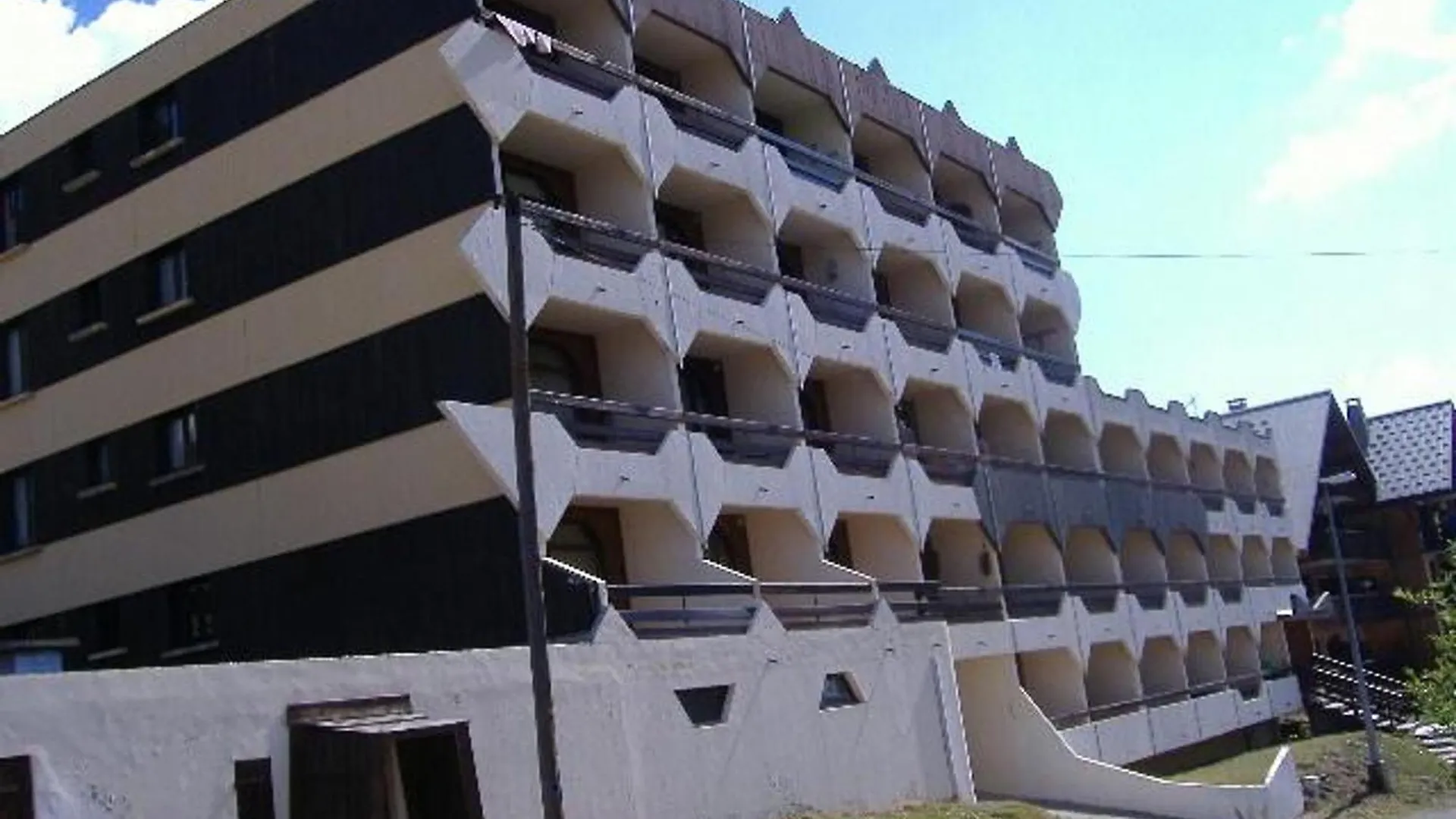 Apartment Studio Expose Sud Avec Balcon, A 200M Des Pistes Et Commerces, Animaux Acceptes - Fr-1-445-26 Montgenevre